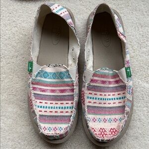 Sanuk Women’s Shoes Size 8 Beige Pink & Turquoise Pattern
